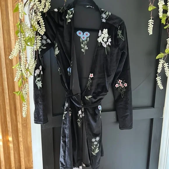 Stradivarius Floral Embroidered Wrap Dress. Size S - Picture 2 of 12